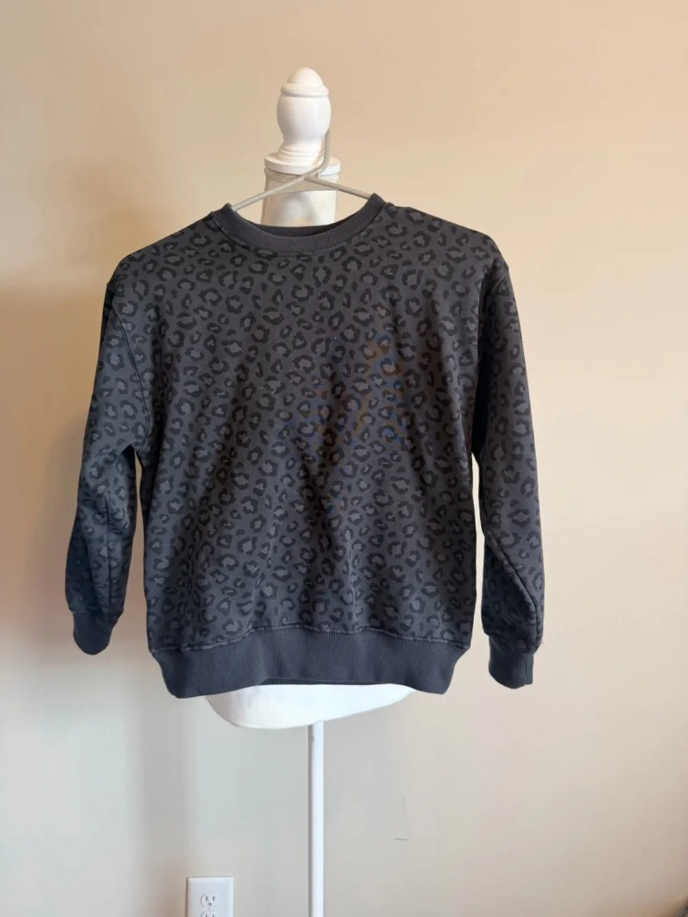 Zara girls Leopard Crew neck cozy sweatshirt size 9-10